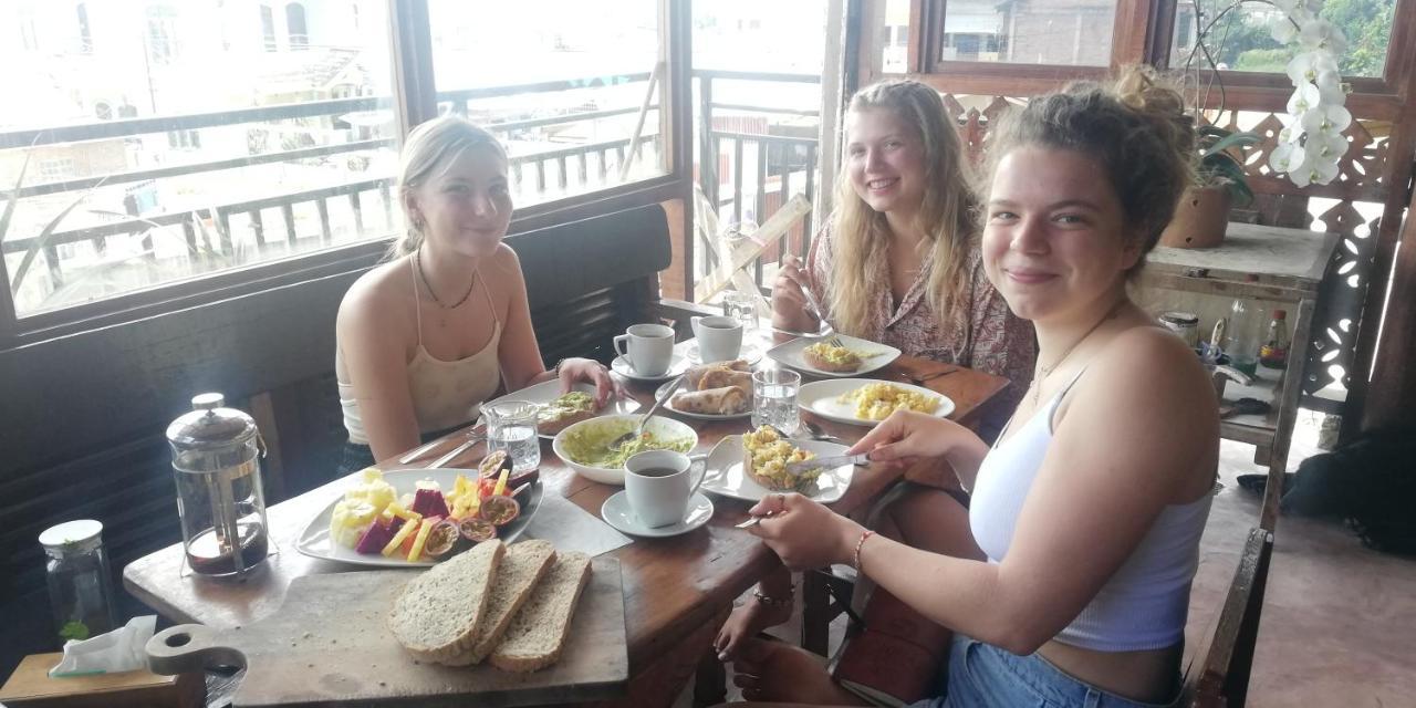 Smiley'S Homestay Berastagi Eksteriør bilde