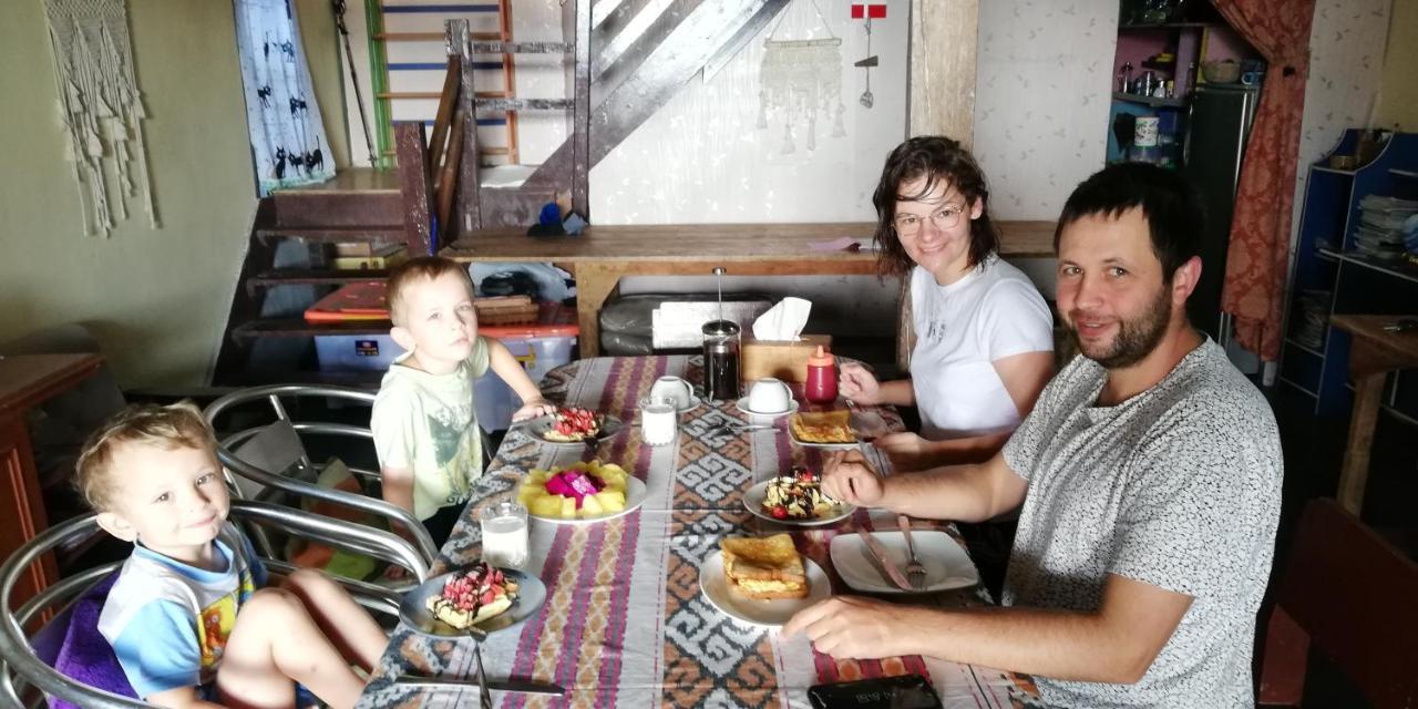 Smiley'S Homestay Berastagi Eksteriør bilde