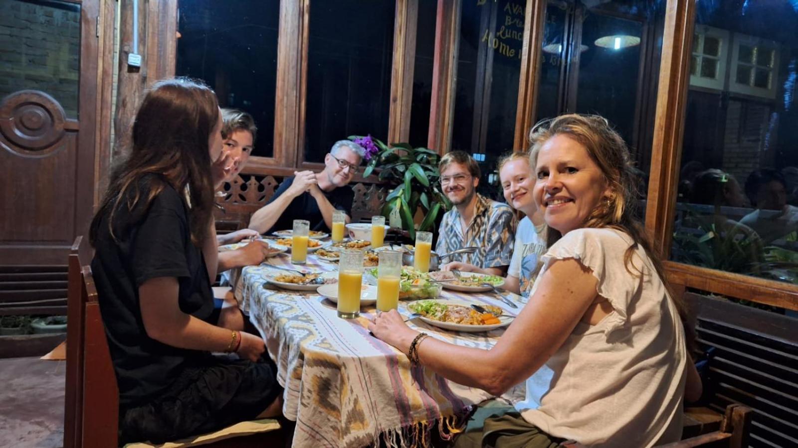 Smiley'S Homestay Berastagi Eksteriør bilde