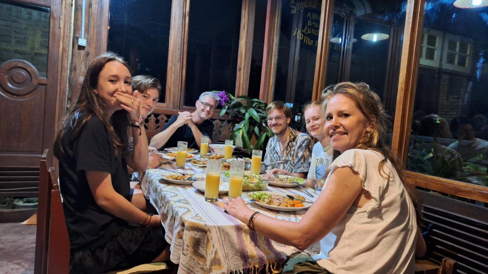 Smiley'S Homestay Berastagi Eksteriør bilde