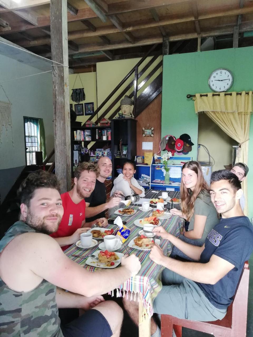 Smiley'S Homestay Berastagi Eksteriør bilde