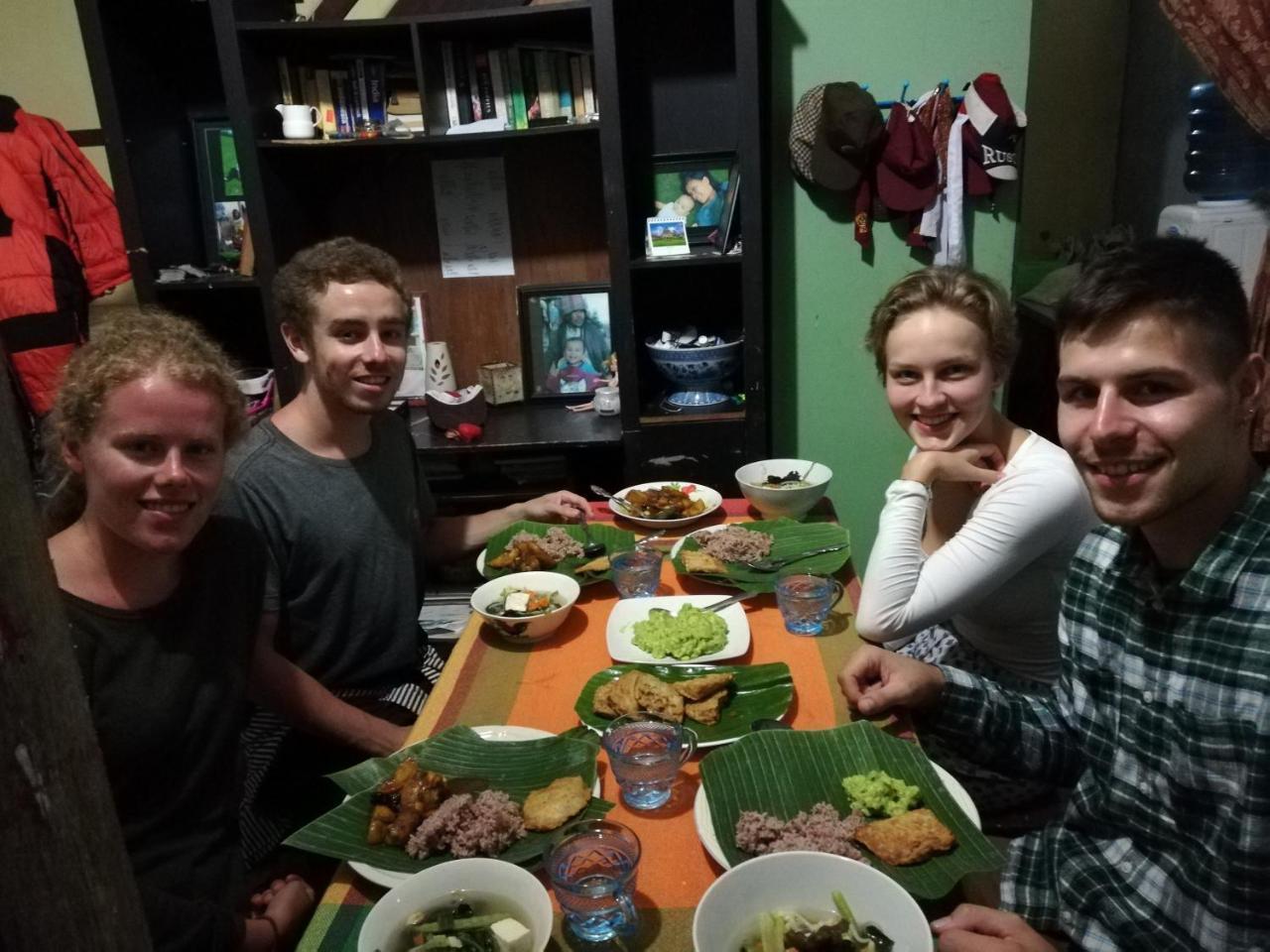 Smiley'S Homestay Berastagi Eksteriør bilde